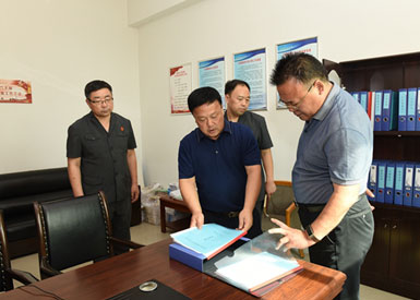 華陰市政法委書記到華陰法院調(diào)研