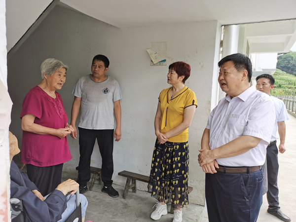 安康市政協(xié)調(diào)研白河縣易地搬遷后續(xù)扶持發(fā)展工作