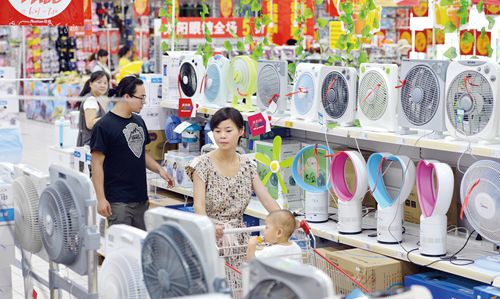 高溫催熱西安“夏日經(jīng)濟” 防曬霜賣斷貨 冷飲批發(fā)銷量翻番