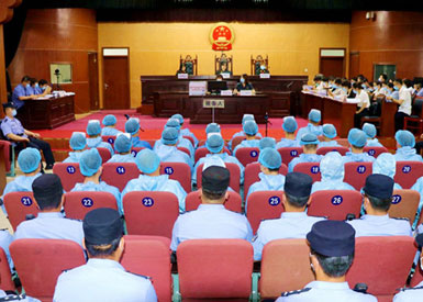 临渭区检察院出庭支持公诉海某某等28人恶势力犯罪团伙案