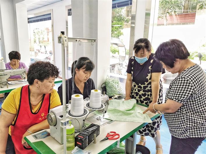 三秦新风貌 家门口拓宽增收路