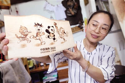 四方城中“刀与火”的传奇 全职妈妈变身烙铁画师