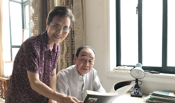   一对耄耋老人的百万捐书梦