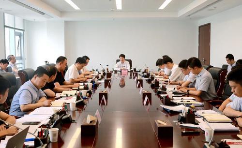 岳華峰主持召開新中心新軸線建設(shè)專題會