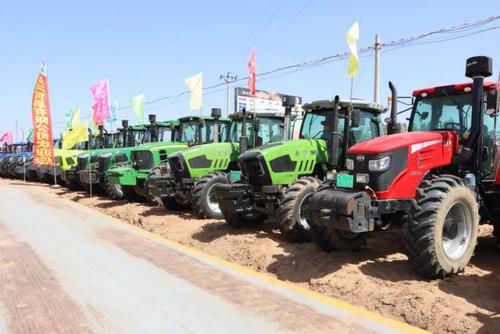 榆林市馬鈴薯全程機(jī)械化現(xiàn)場(chǎng)演示會(huì)在定邊縣召開(kāi)