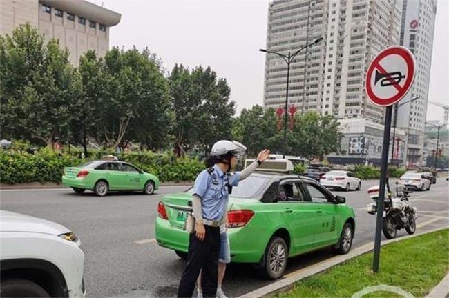 西安交警集中整治亂鳴笛行為 違者罰款100元