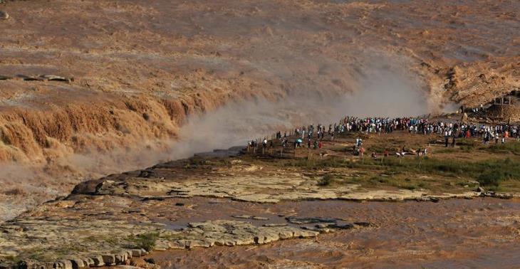 黄河壶口瀑布洪峰过后开放迎客