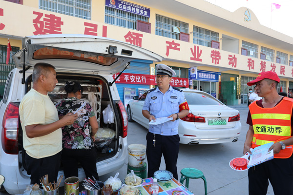 贊！府谷公安交警推出“共享頭盔” 48小時(shí)免費(fèi)租借