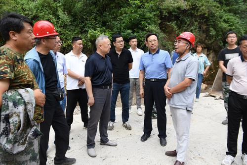 抗洪搶險(xiǎn)沖在前 全力以赴保暢通 ——商洛市城投公司積極參與洛南縣巡檢鎮(zhèn)抗洪搶險(xiǎn)救災(zāi)工作