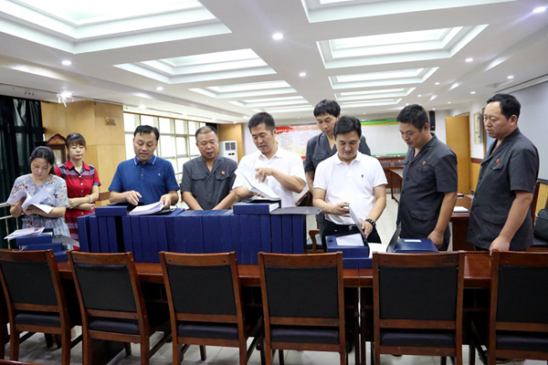 咸陽(yáng)市“七五”普法工作第四檢查組驗(yàn)收市中院普法工作
