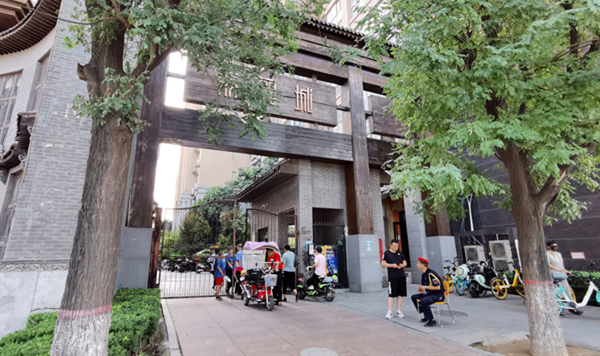 西安翡丽城小区刷脸门禁全覆盖 业主担心信息泄露