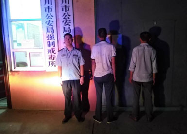 銅川兩司機(jī)因瑣事打架 民警快速出警處置