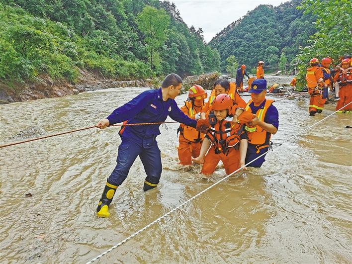 ​洪水中，那暖暖的“橙色”
