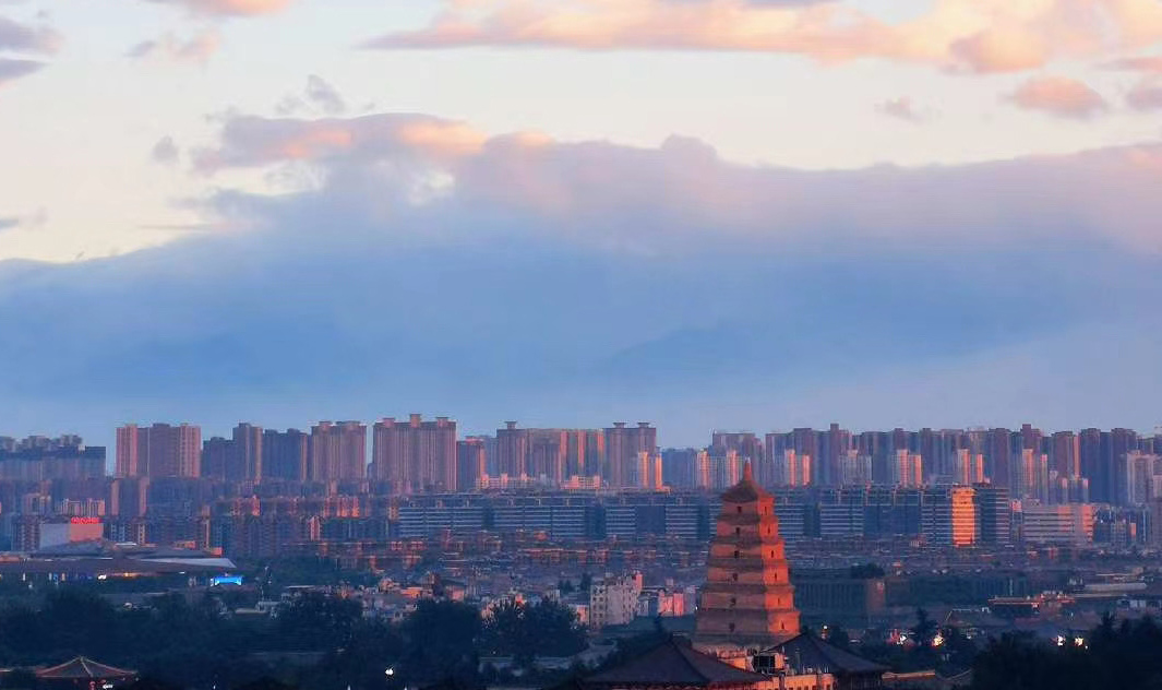 古城的天 是蓝蓝的天 预报：明日西安中雨局地大雨 提醒：易发地质灾害不要进山游玩