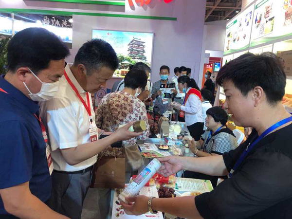 定边县供销社组团参加第十五届东亚国际食品交易博览会
