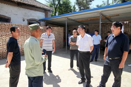 劉印生在銅川市第四黨代表小組開展駐室活動時強(qiáng)調(diào) 咬緊牙關(guān) 夯實責(zé)任 高質(zhì)量完成全市脫貧攻堅收官任務(wù)