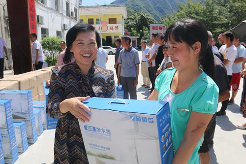 陜西婦女兒童發(fā)展基金會泰普凈水器公益項目捐贈儀式在山陽縣南寬坪鎮(zhèn)舉行