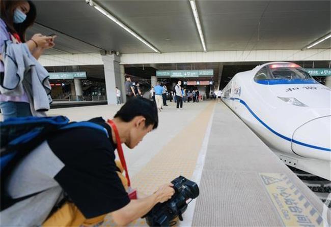 西银高铁年底通车 陕西段今日“试车” 未来从西安乘火车到银川将由现在14小时缩短至3小时左右