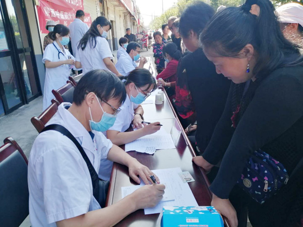 民盟扶貧顯情懷 醫(yī)療下鄉(xiāng)暖人心——民盟陜中二附院支部送醫(yī)下鄉(xiāng)走進(jìn)長武洪家鎮(zhèn)