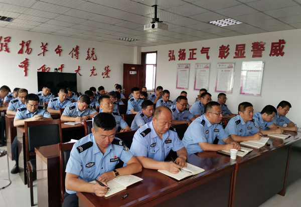 榆陽區(qū)崇文路派出所專題學(xué)習(xí)習(xí)近平總書記重要訓(xùn)詞精神