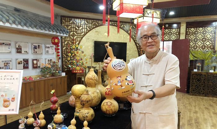 篆刻画“葫芦” 添彩十四运