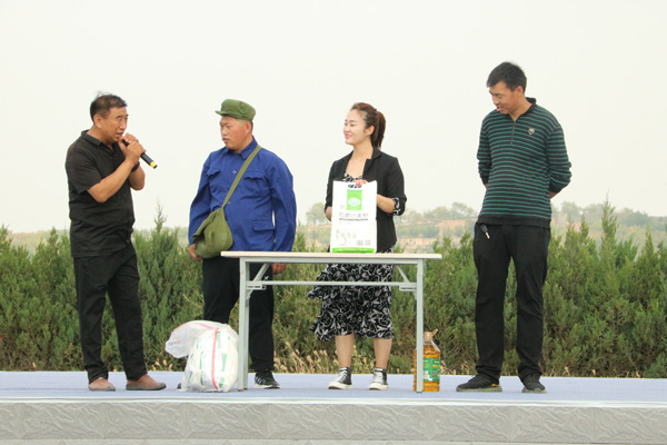 榆陽區(qū)杏樹嶺鄉(xiāng)村集市開市第一天 銷售額達42.8萬元
