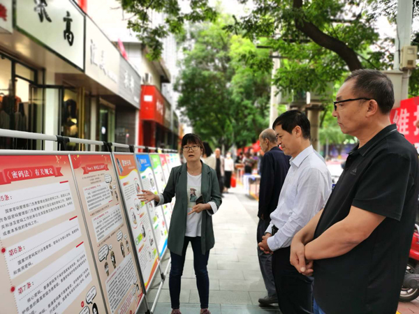 筑牢安全屏障！寶雞市鳳翔縣開展網(wǎng)絡(luò)安全宣傳周集中宣傳活動