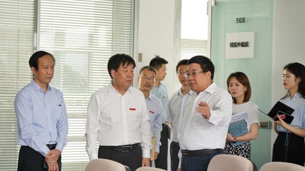 楊冠軍率第五檢查組在省公安廳等三部門開展 “七五”普法檢查驗收工作