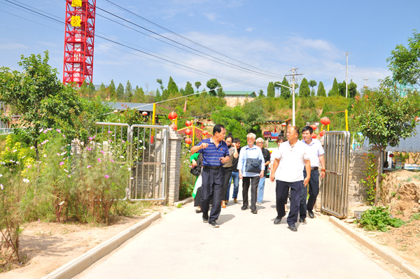 民盟咸陽市文化支部調(diào)研鄉(xiāng)村旅游發(fā)展情況