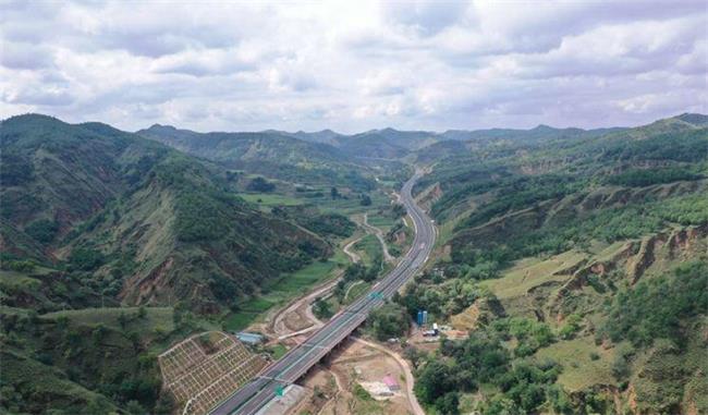 告别无高速路历史！ 延安子长至姚店高速公路通车