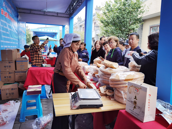 從“螞蟻工程”到“千萬拼單”——鳳翔縣消費(fèi)扶貧工作側(cè)記