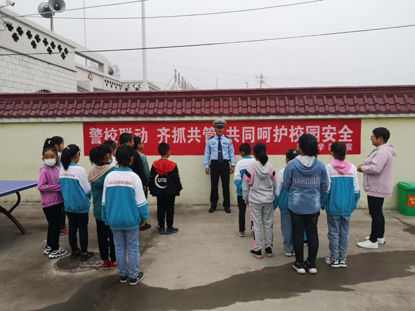 府谷孤山交警加強(qiáng)警校合作 共促校園交通安全