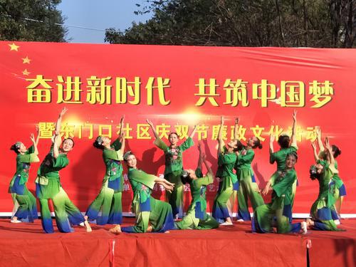 寶雞金臺(tái)區(qū)中山西路街道東門(mén)口社區(qū)嘹亮歌聲迎國(guó)慶