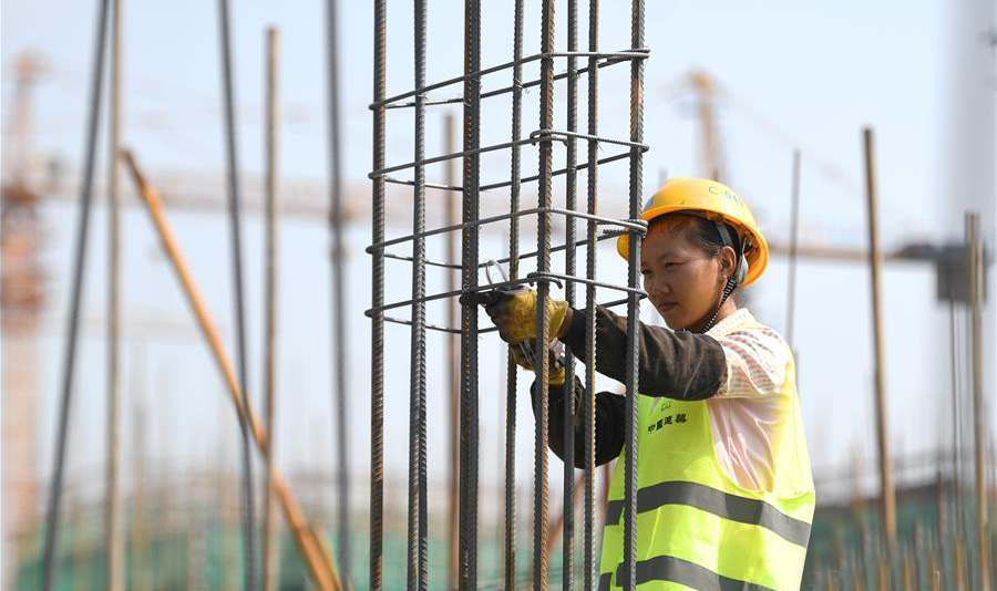 <font color='B20505'>为了更好的明天——国庆中秋假期一线奋斗者扫描</font>