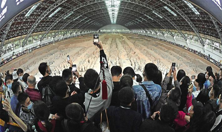 <font color='B20505'>家国共团圆 共祝祖国好</font>