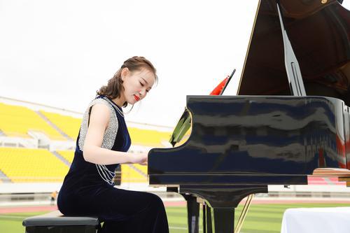 定邊：鋼琴合奏千人齊唱《歌唱祖國》