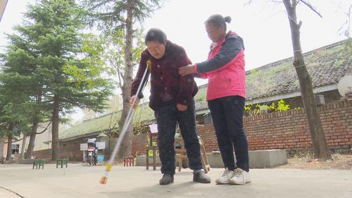 洛南農(nóng)家女張愛(ài)玲：柔肩撐起半邊天