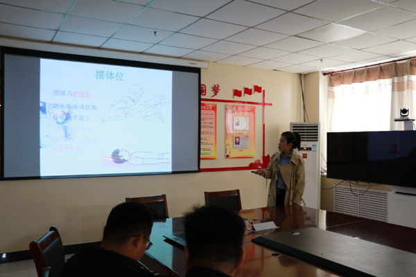 榆林市交警三大隊(duì)組織開(kāi)展新冠疫情防控健康知識(shí)培訓(xùn)會(huì)