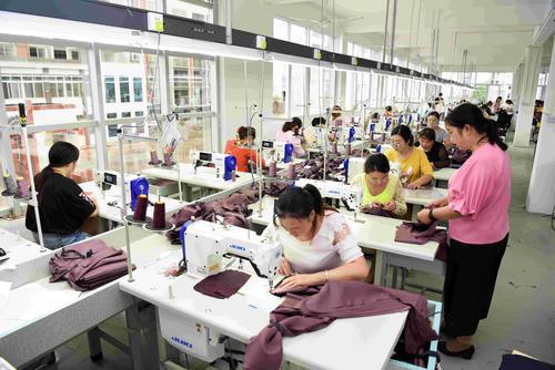 城固縣累計減貧24146戶71672人 貧困發(fā)生率降至1.05%