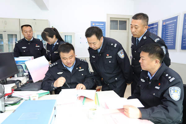 榆林市交警支隊(duì)赴府谷檢查第三季度交通事故“減量控大”工作