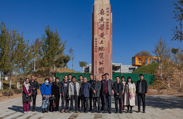 筆墨丹青助扶貧，追光逐影話小康—— 跟著老干部看榆林脫貧攻堅新成就