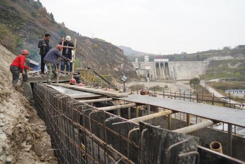 洛惠渠塌方致洛南西城區(qū)供水困難經(jīng)全力搶修有望恢復正常供水