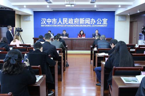 鎮(zhèn)巴縣累計實現(xiàn)63199人脫貧 129個貧困村全部出列