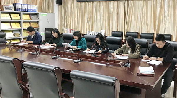 民盟榆林市委會機關(guān)學習貫徹中共十九屆五中全會精神