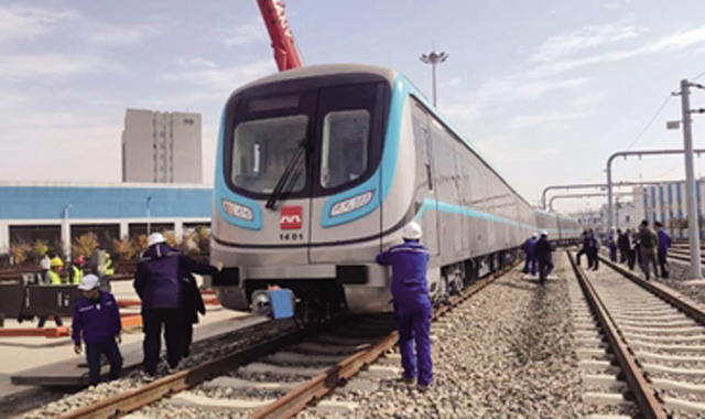 地铁14号线首列电客车抵达西安 整列车额定载员1404人