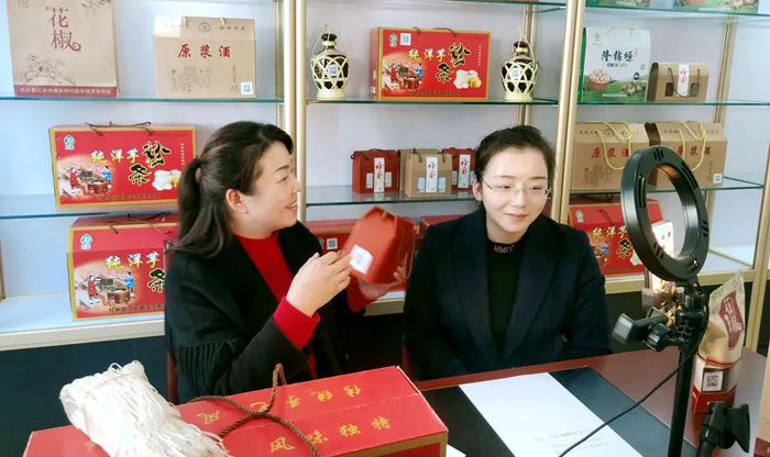 网络直播、硬核带货，助力柞货出山