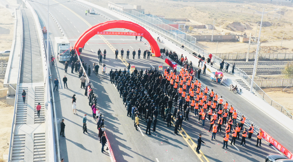 定邊縣南大街公鐵立交大橋建成通車