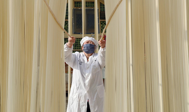 吴堡：“家庭工厂”拓展妇女增收新途径