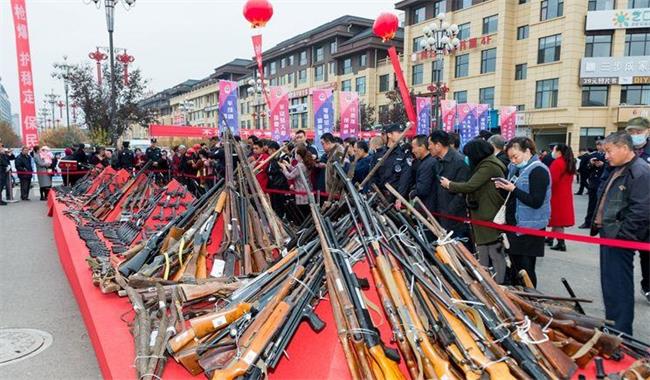 严打各类涉枪涉爆案件 陕西3千余支非法、报废枪支集中销毁