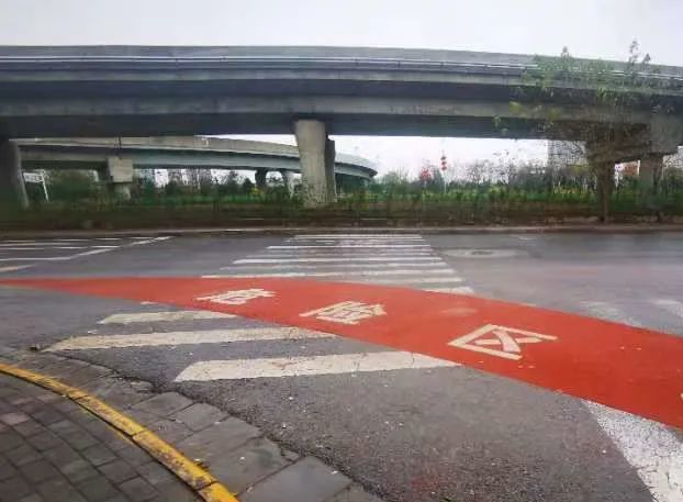 注意了！西安馬路上新增“紅月牙” 這件事快周知